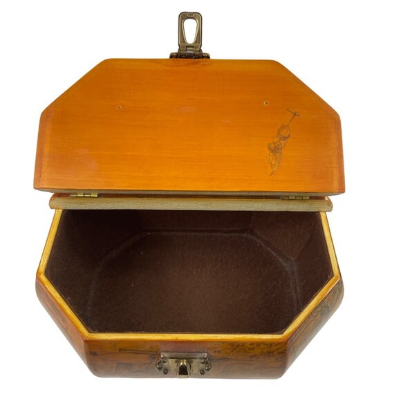 Anton Pieck Scenic Decoupage Wooden Purse With Lucite Handle - Picture 11 of 16